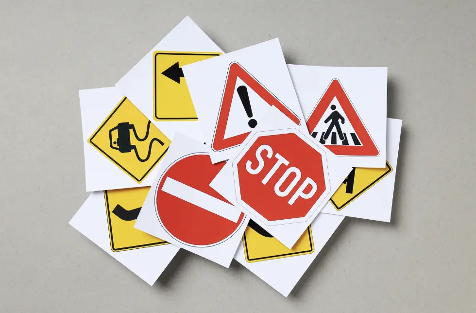 10 astuces pour apprendre le code de la route facilement